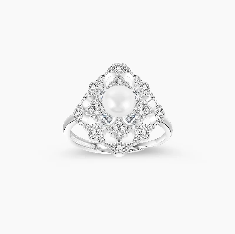 Interlocking Band Women's Rings in White Gold for a Modern DesignVintage Pearl Ring in Sterling Silver Interlocking Band Women's Rings in White Gold for a Modern DesignVintage Pearl Ring in Sterling Silver