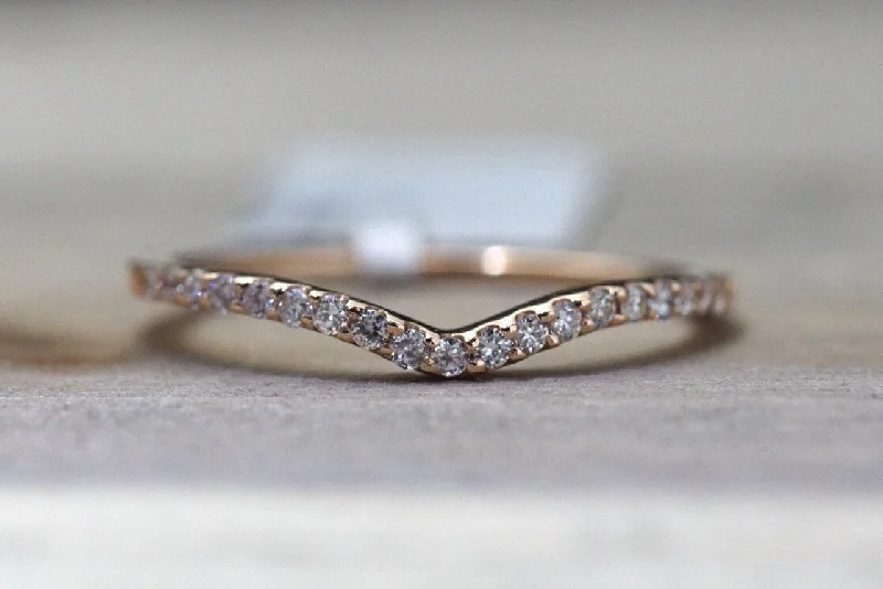Men's rose - gold - plated rings for a trendy color14k Rose Gold V Groove Curve Dainty Thin Diamond Wedding Engagement Band Brilliant Cut Ring Men's rose - gold - plated rings for a trendy color14k Rose Gold V Groove Curve Dainty Thin Diamond Wedding Engagement Band Brilliant Cut Ring