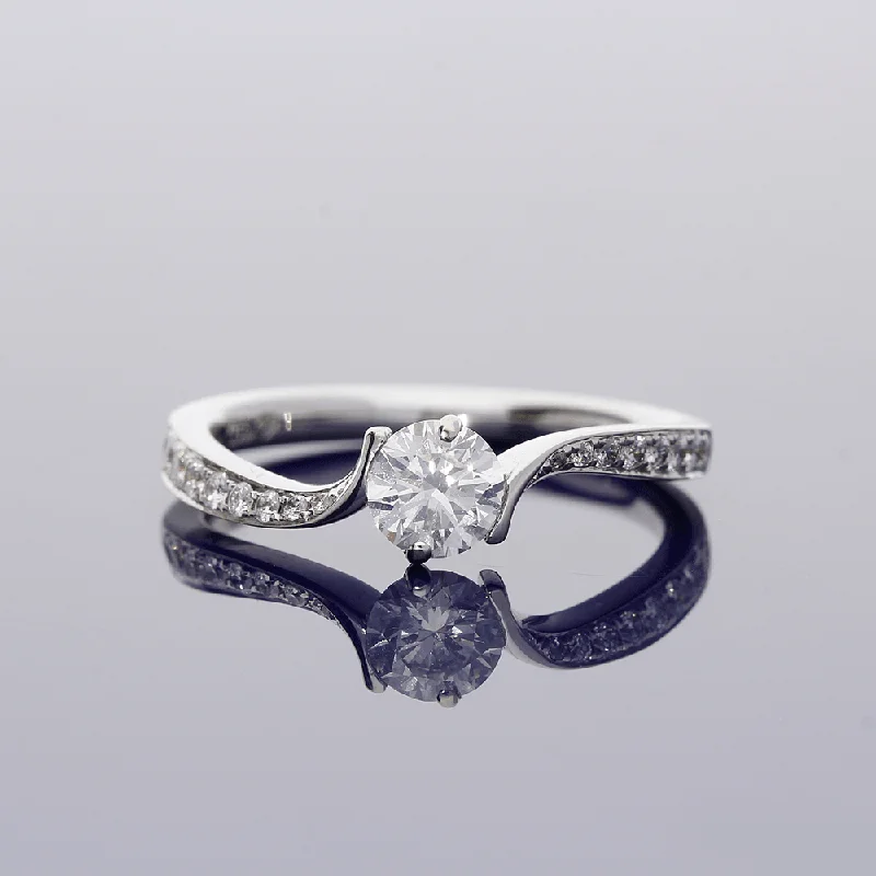 Men's Aquamarine Engagement Rings in 9K Gold with a Bezel - Set Stone18ct White Gold Certificated 0.46ct Diamond Solitaire Twist Ring with Diamond Set Shoulders Men's Aquamarine Engagement Rings in 9K Gold with a Bezel - Set Stone18ct White Gold Certificated 0.46ct Diamond Solitaire Twist Ring with Diamond Set Shoulders