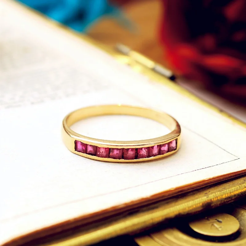 Interlocking Band Women's Rings in White Gold for a Modern DesignVintage Date 1990 9ct Gold & Ruby Ring Interlocking Band Women's Rings in White Gold for a Modern DesignVintage Date 1990 9ct Gold & Ruby Ring