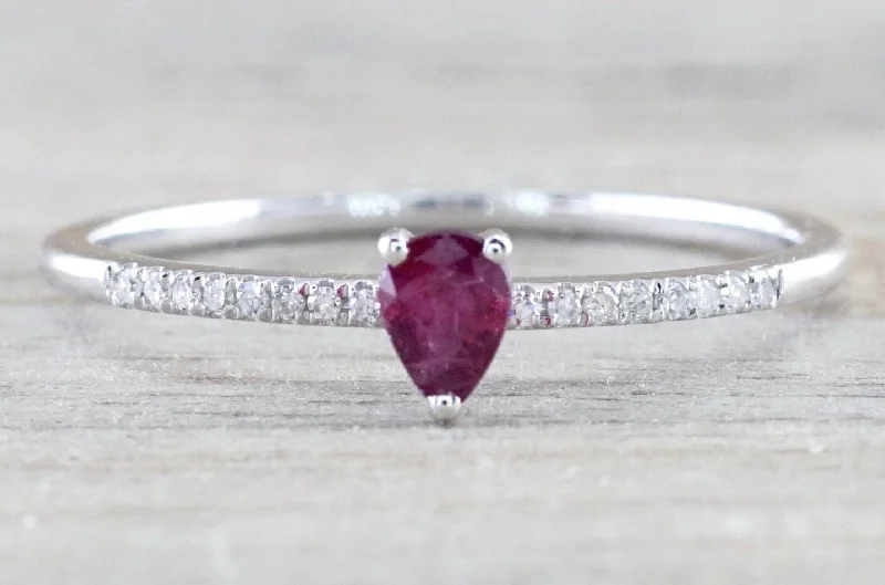 Men's classic silver wedding rings with simple bandsPear Ruby And Diamond Ring FR01009 Men's classic silver wedding rings with simple bandsPear Ruby And Diamond Ring FR01009