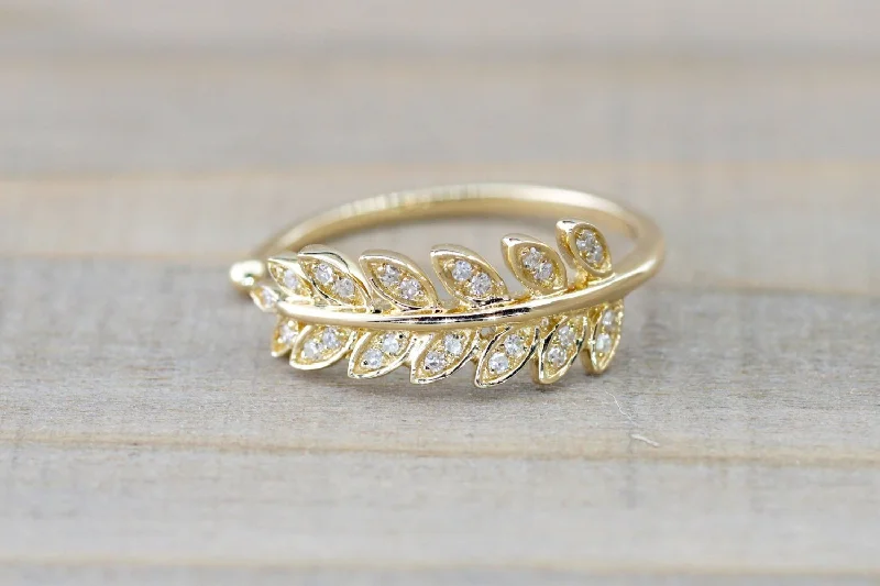 Men's stackable rings for a layered look14kt Yellow Gold Diamond Leaf Petal Vine Ring Men's stackable rings for a layered look14kt Yellow Gold Diamond Leaf Petal Vine Ring