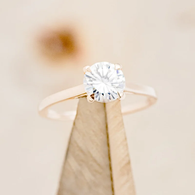Men's Tanzanite Engagement Rings in Palladium with a Three - Stone Arrangement4 PRONG ROUND CUT MOISSANITE SOLITAIRE ENGAGEMENT RING Men's Tanzanite Engagement Rings in Palladium with a Three - Stone Arrangement4 PRONG ROUND CUT MOISSANITE SOLITAIRE ENGAGEMENT RING