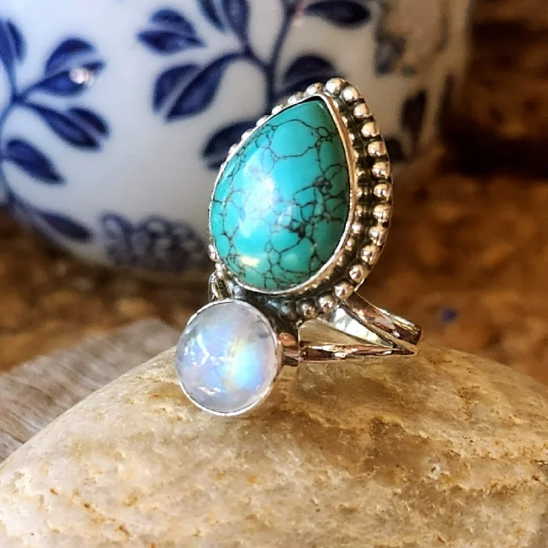 Art Deco - Inspired Women's Rings with Geometric Shapes in 14K GoldCALM MOON - MOONSTONE & TURQUOISE 925 BOHO RING Art Deco - Inspired Women's Rings with Geometric Shapes in 14K GoldCALM MOON - MOONSTONE & TURQUOISE 925 BOHO RING