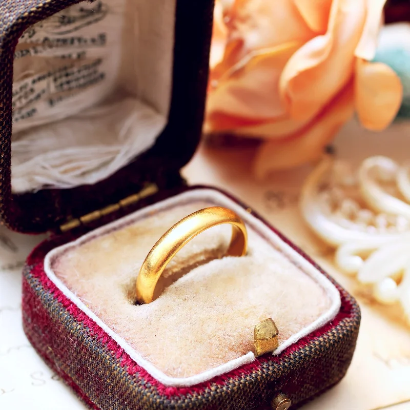 Tennis - Style Women's Rings with a Row of Round Diamonds in PlatinumVintage Date 1957 22CT Gold Wedding Ring Tennis - Style Women's Rings with a Row of Round Diamonds in PlatinumVintage Date 1957 22CT Gold Wedding Ring