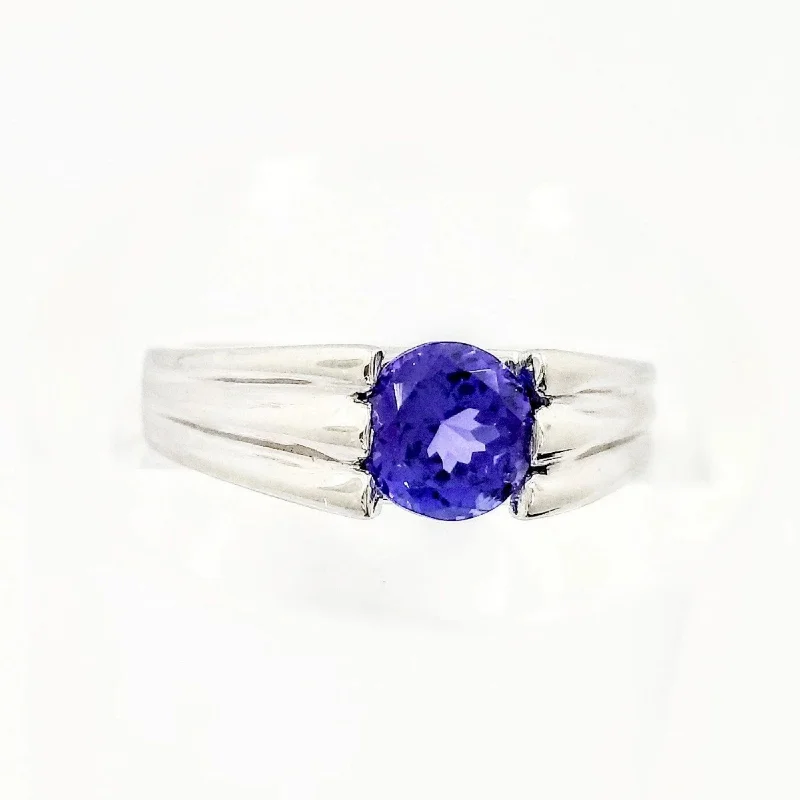 Diamond - Encrusted Women's Rings for Special Occasions in 18K GoldWhite Gold Men's ring with a Tanzanite Stone Diamond - Encrusted Women's Rings for Special Occasions in 18K GoldWhite Gold Men's ring with a Tanzanite Stone