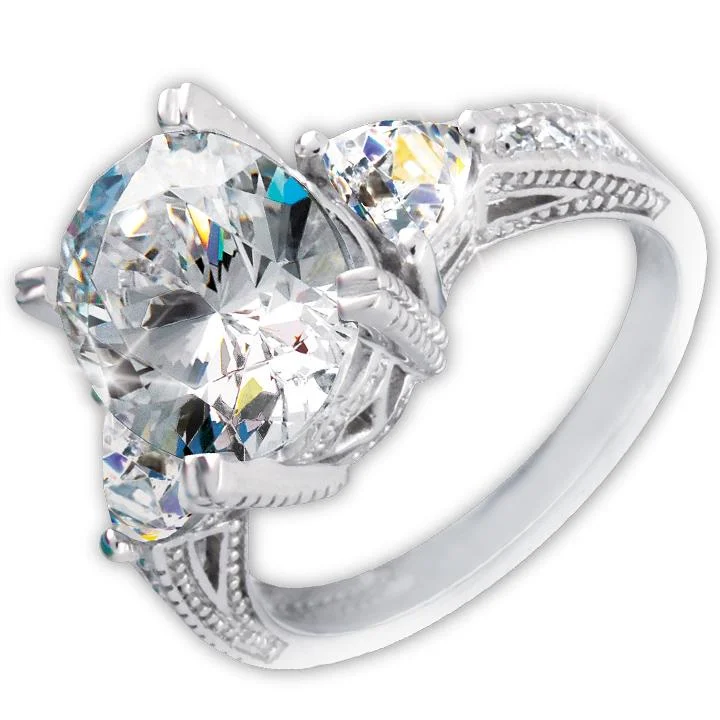 Women's 18K Gold Solitaire Diamond Ring for an Elegant Everyday LookAlmafi Ring