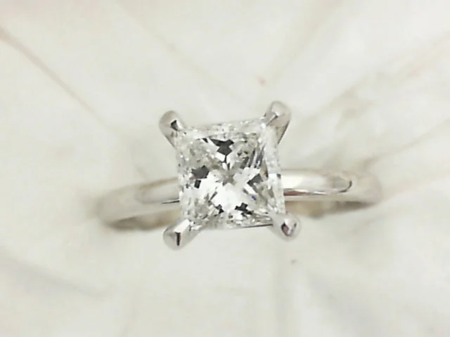 Vintage - style engagement ring with filigree details and sapphire accents in 14K yellow goldDiamonds - Loose Vintage - style engagement ring with filigree details and sapphire accents in 14K yellow goldDiamonds - Loose