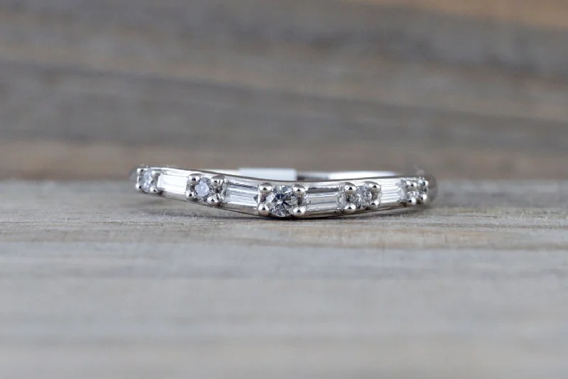 Men's animal - print rings with leopard or snake patterns14kt White Gold Round Brilliant & Baguette Cut Diamond Ring Engagement Wedding Band Men's animal - print rings with leopard or snake patterns14kt White Gold Round Brilliant & Baguette Cut Diamond Ring Engagement Wedding Band