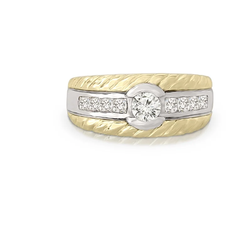 Floral - Patterned Women's Rings in 18K Yellow Gold for a Feminine LookVintage Cubic Zircon Ring Floral - Patterned Women's Rings in 18K Yellow Gold for a Feminine LookVintage Cubic Zircon Ring