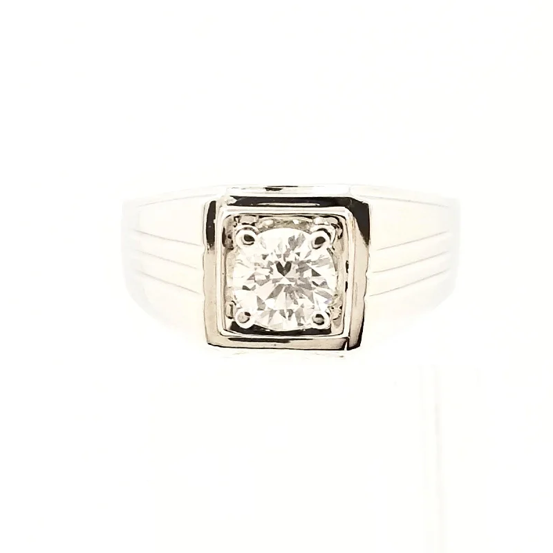 Diamond - Encrusted Women's Rings for Special Occasions in 18K GoldMen's Ring With Grooves on the Side Diamond - Encrusted Women's Rings for Special Occasions in 18K GoldMen's Ring With Grooves on the Side