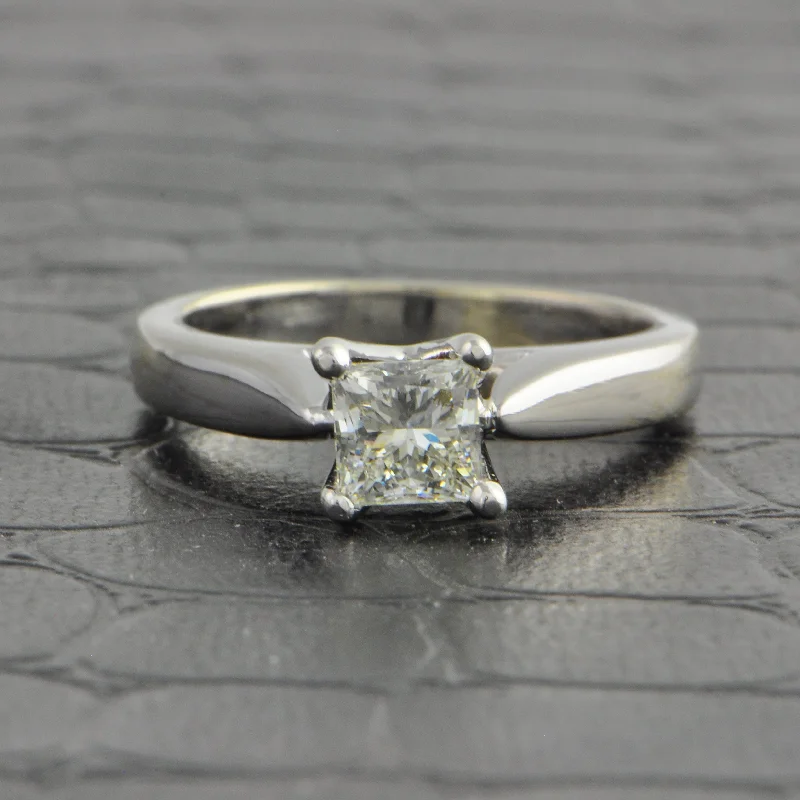 Aquamarine and diamond engagement ring in a 18K white - gold setting with a scalloped edge0.75 ct Princess Cut Diamond Engagement Ring in White Gold Aquamarine and diamond engagement ring in a 18K white - gold setting with a scalloped edge0.75 ct Princess Cut Diamond Engagement Ring in White Gold