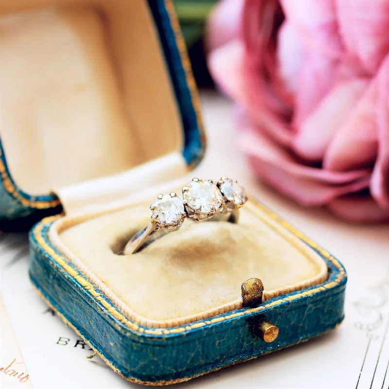 Interlocking Band Women's Rings in White Gold for a Modern DesignVintage Platinum Three Stone Diamond Engagement Ring Interlocking Band Women's Rings in White Gold for a Modern DesignVintage Platinum Three Stone Diamond Engagement Ring