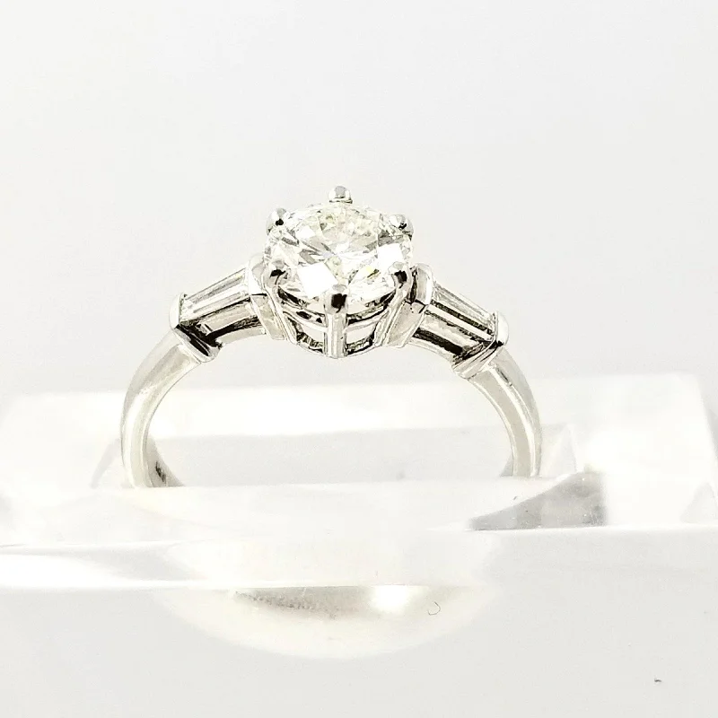 Floral - Patterned Women's Rings in 18K Yellow Gold for a Feminine LookWhite Gold Ring with a center Diamond and Baguettes On The Side Floral - Patterned Women's Rings in 18K Yellow Gold for a Feminine LookWhite Gold Ring with a center Diamond and Baguettes On The Side