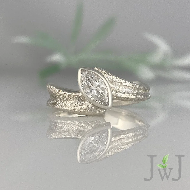 Men's Aquamarine Engagement Rings in 9K Gold with a Bezel - Set StoneMelite Engagement Ring Men's Aquamarine Engagement Rings in 9K Gold with a Bezel - Set StoneMelite Engagement Ring