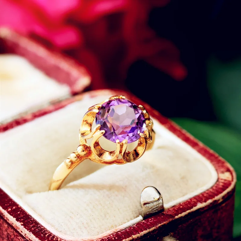 Floral - Patterned Women's Rings in 18K Yellow Gold for a Feminine LookVintage Date 1974 Lilac Amethyst Gem Ring Floral - Patterned Women's Rings in 18K Yellow Gold for a Feminine LookVintage Date 1974 Lilac Amethyst Gem Ring