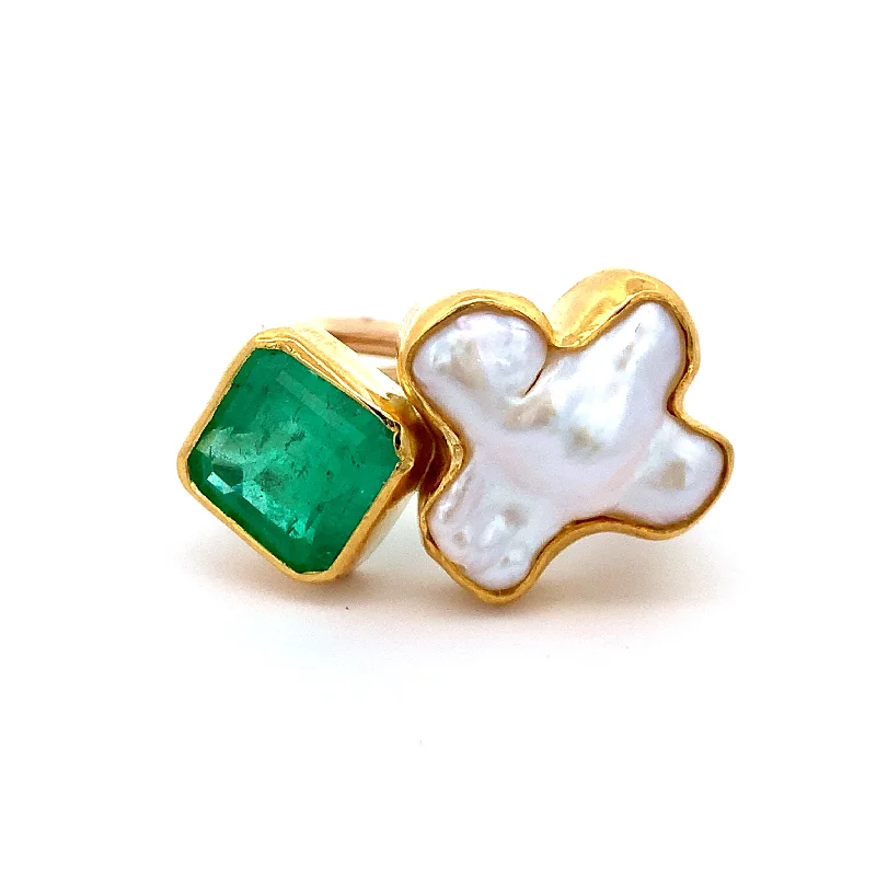 Cushion - cut diamond engagement ring with a halo of moissanite in a silver - plated bandUnique Cross Pearl and Emerald Ring in Yellow Gold Cushion - cut diamond engagement ring with a halo of moissanite in a silver - plated bandUnique Cross Pearl and Emerald Ring in Yellow Gold