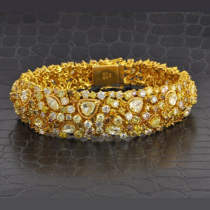 Asscher - cut diamond engagement ring with a pavé - set eternity band in platinumMagnificent Multicolored Diamond Bracelet in 18k Yellow Gold Asscher - cut diamond engagement ring with a pavé - set eternity band in platinumMagnificent Multicolored Diamond Bracelet in 18k Yellow Gold