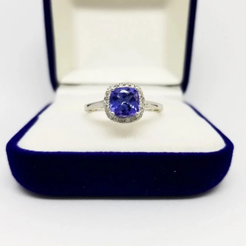 Vintage - Inspired Filigree - Design Women's Rings in Sterling SilverWhite Gold Tanzanite Halo Ring with Diamonds Vintage - Inspired Filigree - Design Women's Rings in Sterling SilverWhite Gold Tanzanite Halo Ring with Diamonds