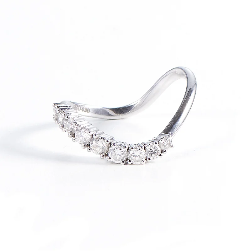 Iolite Gemstone Rings in 10K Gold with a Twisted Band for a Distinctive and Stylish AccessoryDUA 14K White Gold Ring w. Diamonds Iolite Gemstone Rings in 10K Gold with a Twisted Band for a Distinctive and Stylish AccessoryDUA 14K White Gold Ring w. Diamonds