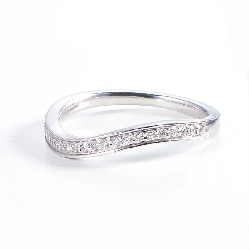 Alexandrite Gemstone Rings in Platinum with a Hidden Halo for a Rare and Luxurious PieceUMA 14K White Gold Ring w. Diamonds Alexandrite Gemstone Rings in Platinum with a Hidden Halo for a Rare and Luxurious PieceUMA 14K White Gold Ring w. Diamonds